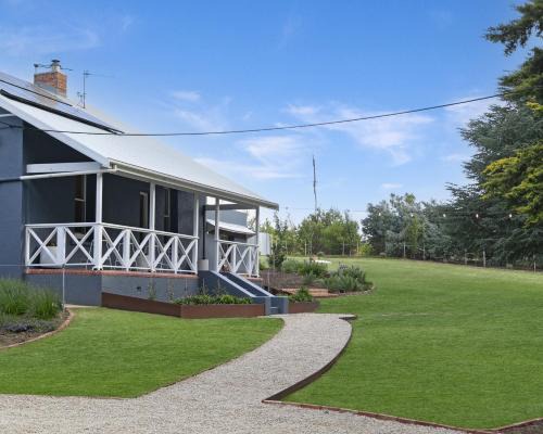 Adelaide Hills Luxury Cottage - The Gladys