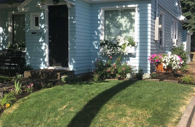 Adelines Cottage Near Whitman College and Pioneer Park and WiFi and internet