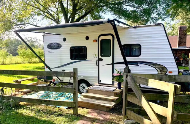 Adorable 1 bedroom camper