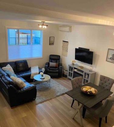 Adorable 1 Bedroom Suite- a skip to Galloping Goose