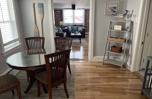 Adorable 1st floor apartment 2 blocks to the beach.