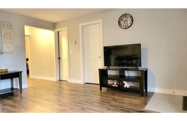 Adorable 2-bedroom basement suite