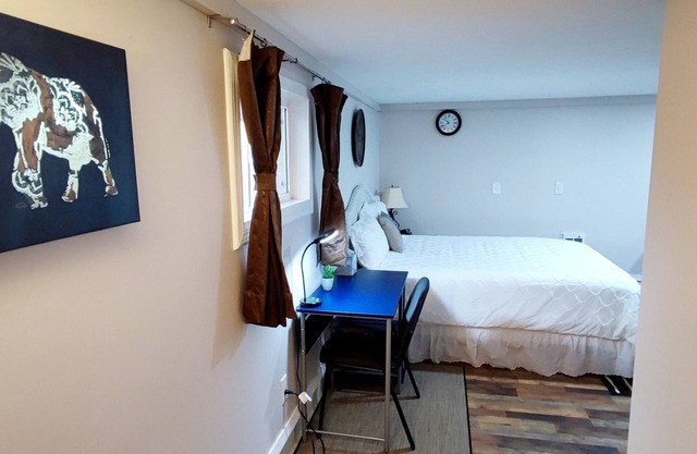 Adorable and Clean Suite walk to Downtown Noblesville