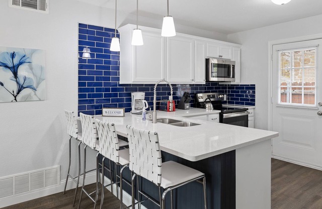Adorable Bungalow - 5 Min. to Downtown!