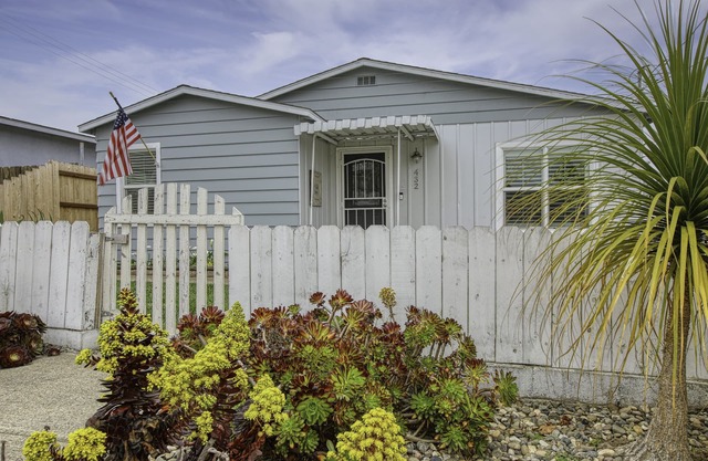 Adorable Dog Friendly Vacation Home in Grover Beach