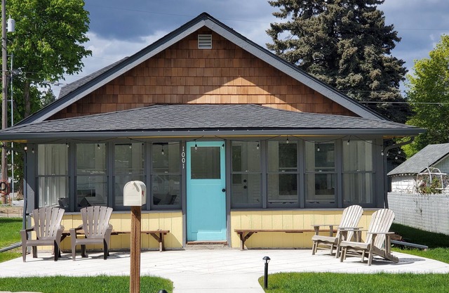 Adorable Downtown CDA Bungalow Charming 2-bedroom with AC, WiFi, Coeur d'Alene