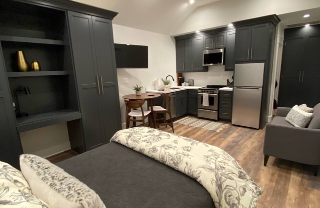 Adorable garage apartment.