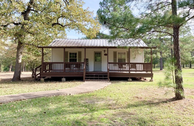 Adorable Guest Cabin In The Woods