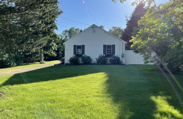 Adorable home in the heart of East Orleans!