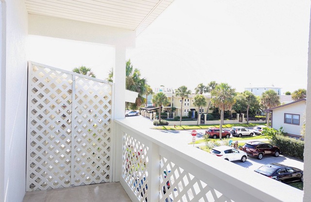 Adorable Neptune Beach 2bed, monthly - Town Center