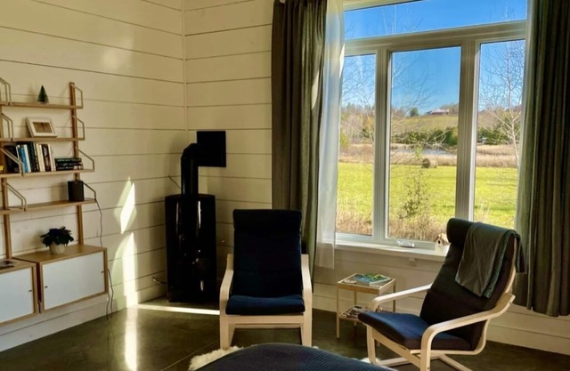 Adorable Nordic one bedroom with fireplace & sauna