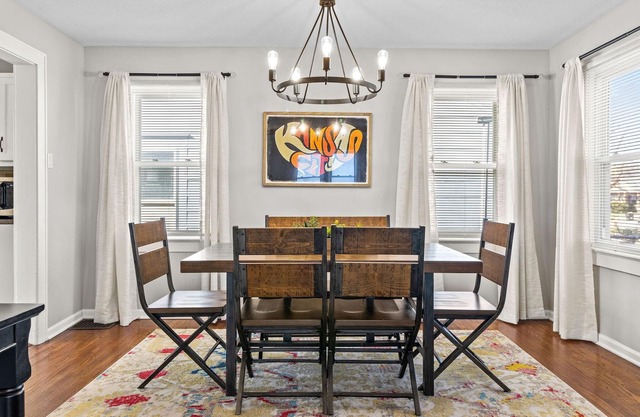 Adorable Pet Friendly Waldo Bungalow