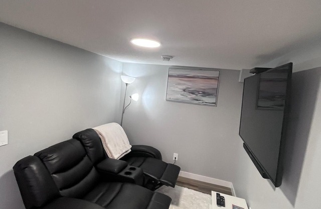 Adorable Private Suite in Seton SE, Calgaryn