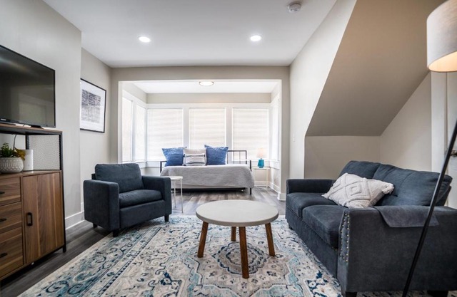 Adorable Riverside Duplex - Close to 5Points