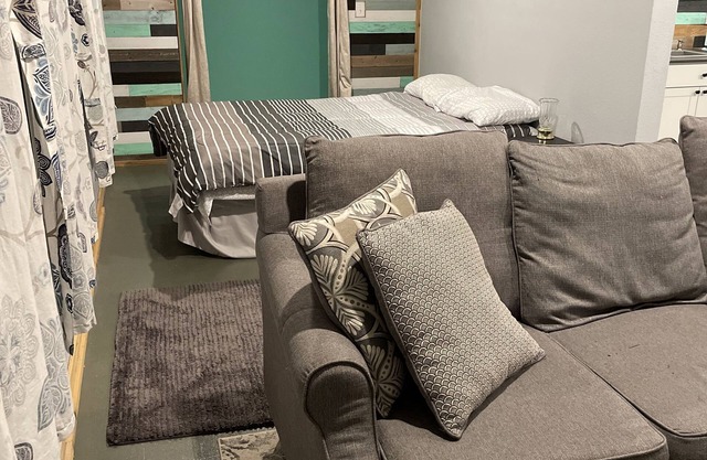 Adorable studio apartment w/ private entry