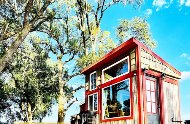 Adorable (Teeny!) Tiny House, Beautiful Views