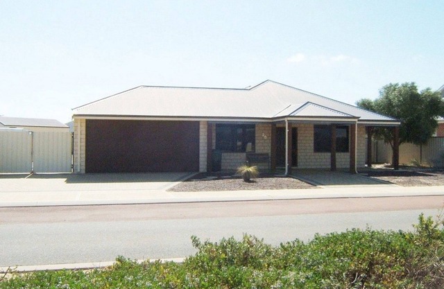 Adriana Retreat - large modern home located in Beachridge Estate. Ideal for a large family holiday