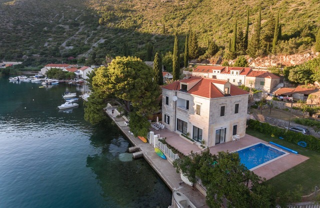 Adriatic Escape: Luxury Villa Dubravka