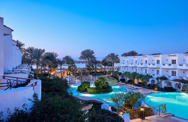 Adults-Only Getaway w/Beach, Pools, Full-service Spa & Walkable Old Market