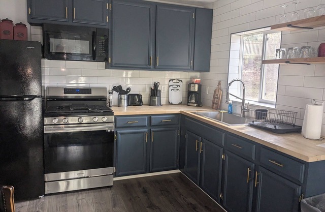 Adventure Awaits: Newly Renovated Cabin Just Minutes Away from Outdoor Fun