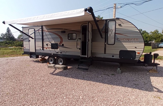 Adventure Awaits! Spacious Camper, Off-Grid Experience