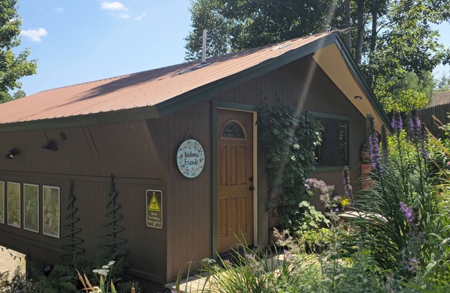 Adventures await You! Private Chalet near hiking trails, tubing, Gore Mtn. Ski.