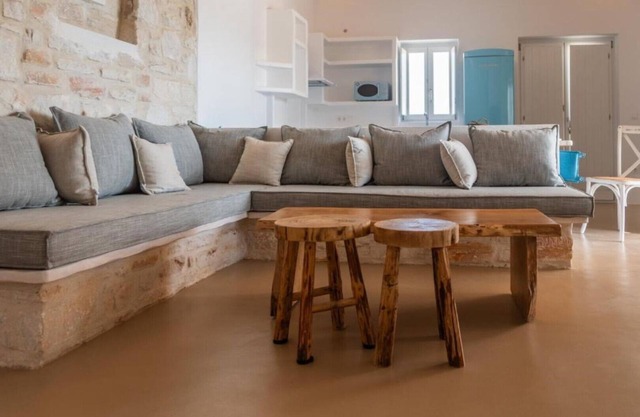 Aegean Feelings - Luxury Villa Awe with Private Pool close to Piso Livadi Beach