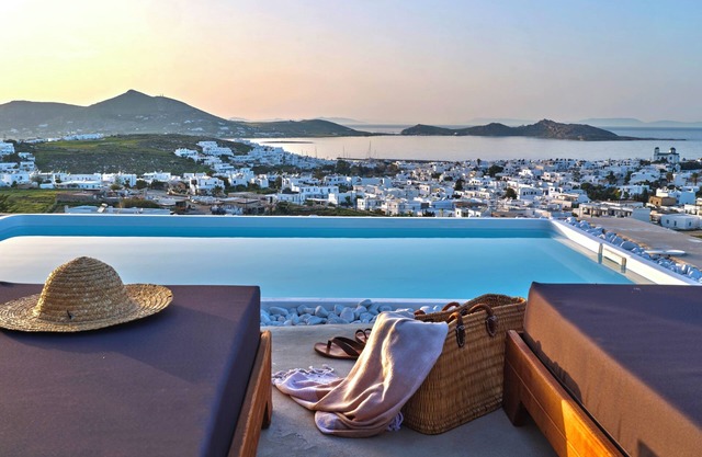 𝙰𝚎𝚝𝚑𝚎𝚛𝚘𝚗 𝚅𝚒𝚕𝚕𝚊, Naoussa