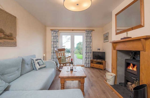 Afallon, Holiday Cottage Mathry, Sleeps 4, 2 bedrooms, bathrooms