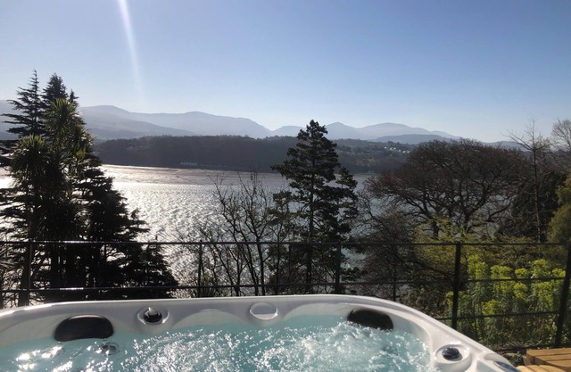 AFALLON, pet friendly, luxury holiday cottage in Menai Bridge