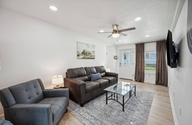 Affordable 2BR/1BA up to 6 ppl