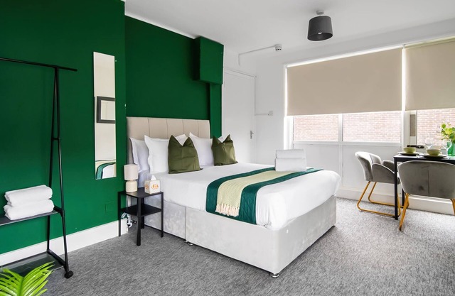 Affordable En-Suite Studio Rooms in London, N14 3C