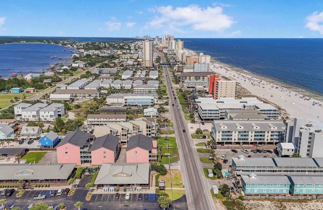 Affordable Gulf Shores Condo: Beach Access, Pool