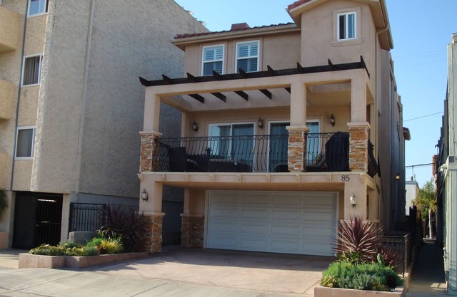 Affordable Hermosa Beach 2BR, 450ft from Sand, 2 blocks to Pier.
