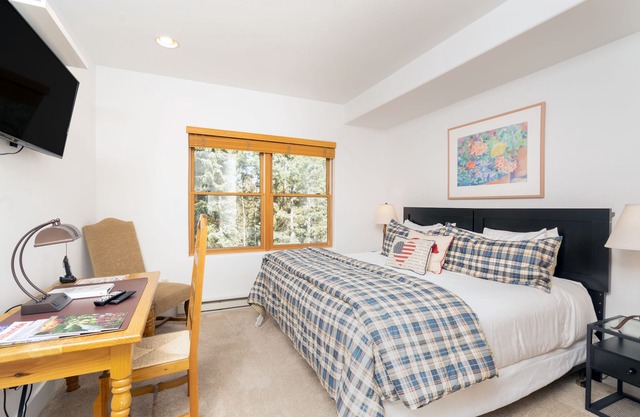 Affordable Lock-Off Hotel Room With Amenities