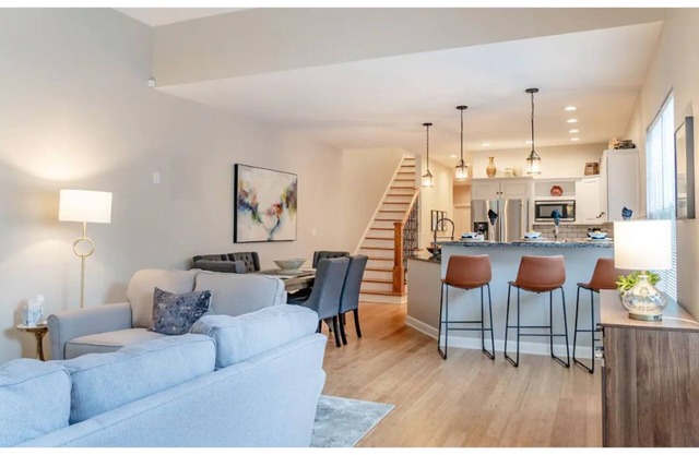 Affordable Luxury in Louisville - All King Beds!