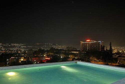 Affordable Luxury Studio with Free Pool, Gym and Office next to Convention Center