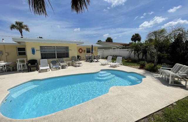 Affordable Pool & Beach Cottage, Second Home from Beach, 400 feet to the beach