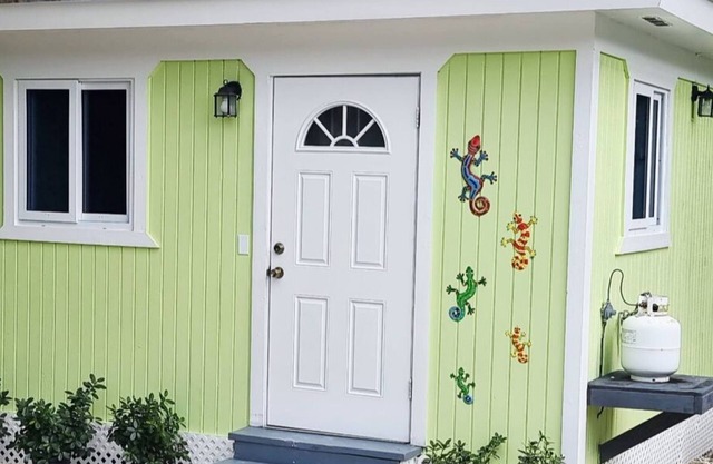 Affordable Quiet Cottage 7 mins from Downtown Nassau/Paradise Island