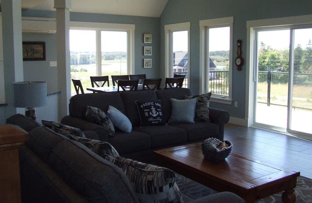 Afterglow Cottage - Waterview & Just 5 min to Nat'l Park Beaches!