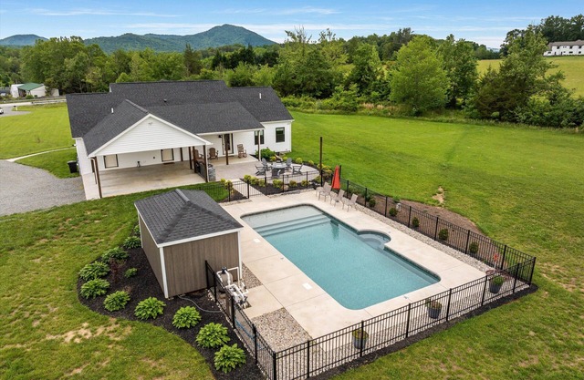 Afton Awaits: Pool & Hot Tub/Central to Wineries
