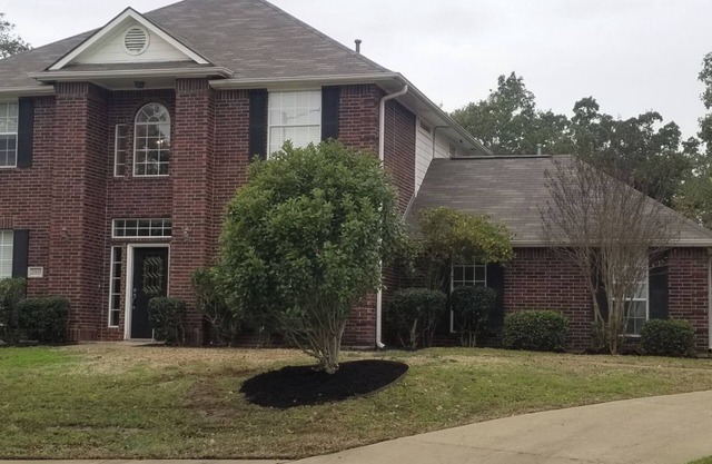 AGGIELAND RETREAT! CLOSE TO KYLE FIELD FAMILY FRIENDLY AND FULLY FURNISHED.