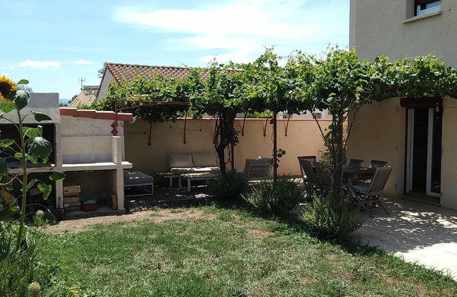 Agréable Maison Avec Jardin Ombragé