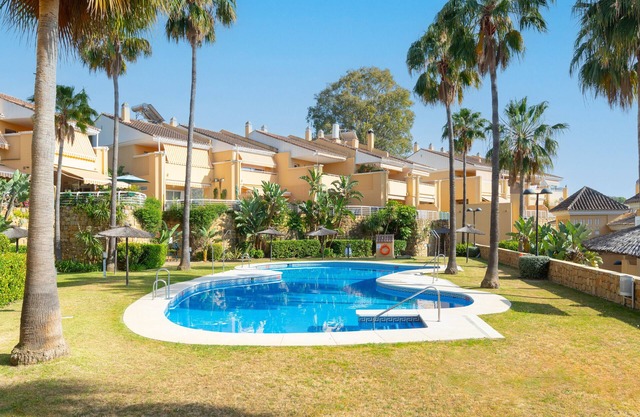 AGUAMARINA GAMONAL - Modern flat with shared swimming pool and free Wifi