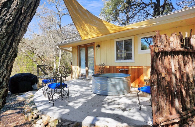 Ah! This is the Life I Bungalow, Hippie Hot Tub, creek access!