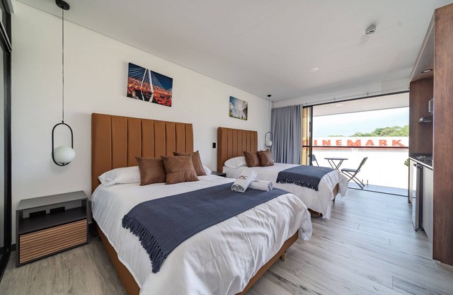 |Ahead| Pleasant Loft near the airport + parking