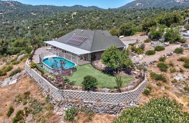 Ahwahnee Hilltop Getaway - large modern home with amazing views