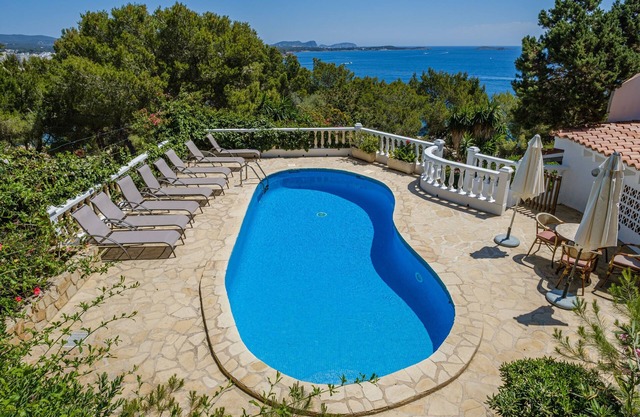 Air-Conditioned Villa with Sea View, Salty Pool, Terraces & Wi-Fi; Parking Available