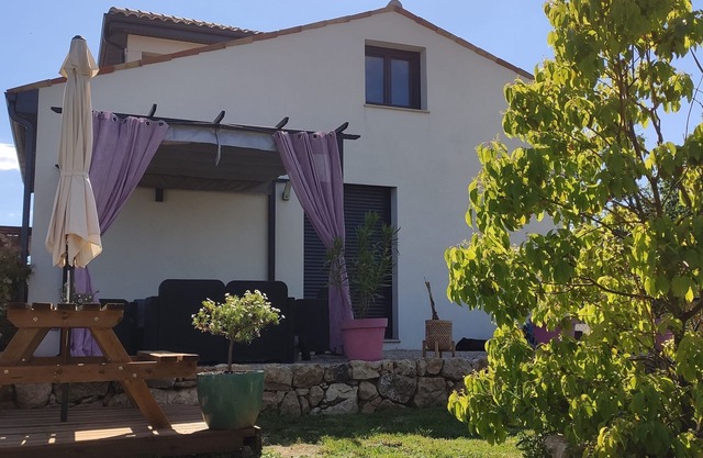 AIR-CONDITIONED SELF-CONTAINED APARTMENT WITH PRIVATE GARDEN, RELAXATION AREA AND JACUZZI.