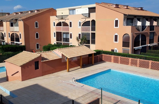 Air-conditioned studio in tourist residence, 800m from beach and shops